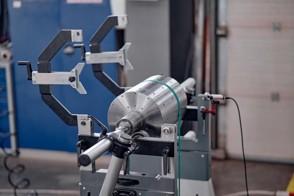 BALTRON-B balancing machine for rotors manufactured by Enset