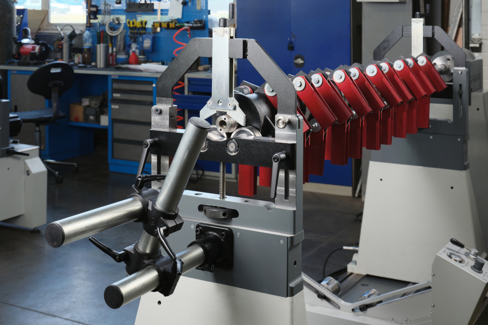 Horizontal balancing machine BALTRON-E