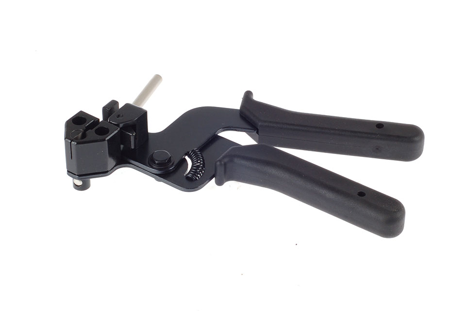 Clamping tool for setting of balancing weights with steel straps