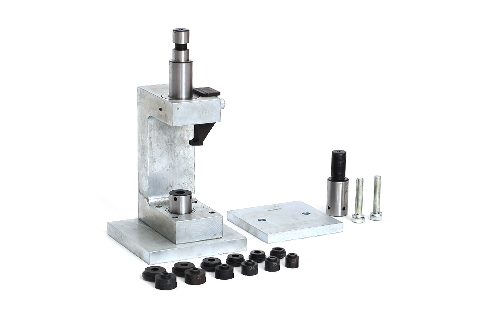 Optimal set of tooling for staking universal joints from Enset