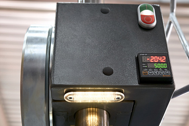 Depth gauge with digital display