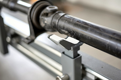 Beam for cardan shafts support