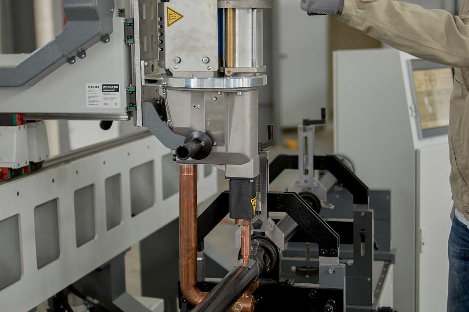 Spot welding gantry from Enset