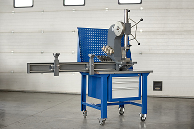 Beam for cardan shafts support