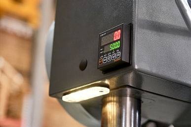 Depth gauge with digital display