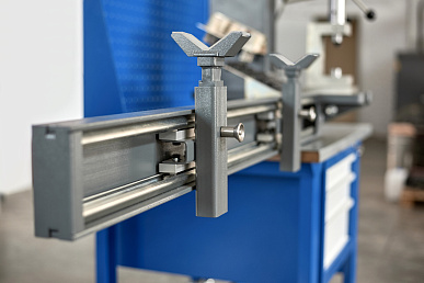 Beam for cardan shafts support