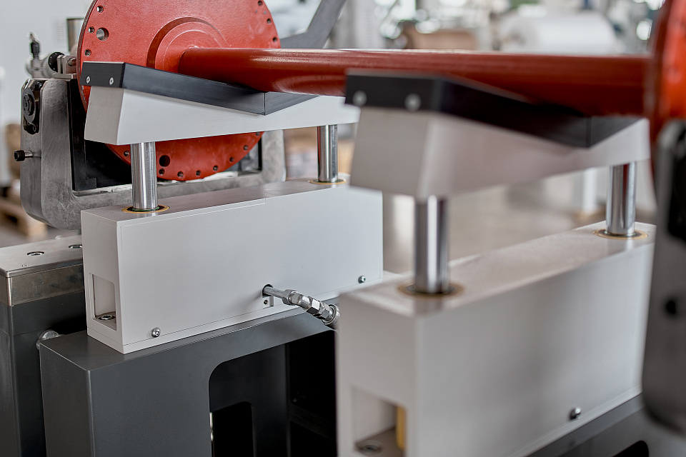 Soft bearing rotor-balancing machine for rotors up to 1500 kg DBR-1500S