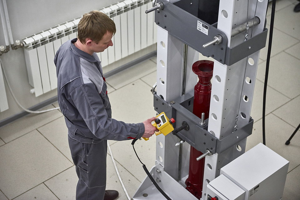 Drive Shaft Assembly Press by Enset Manufacturer GOLIATH