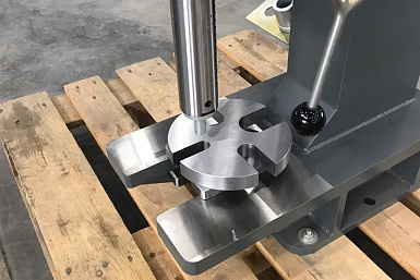 Faseplate for stacking out of cardan shafts universal joints