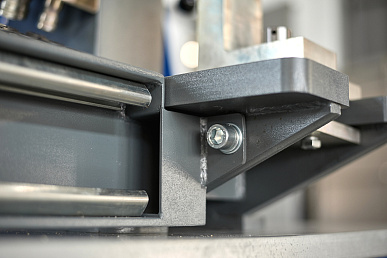 Beam for cardan shafts support