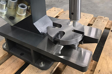Faseplate for stacking out of cardan shafts universal joints