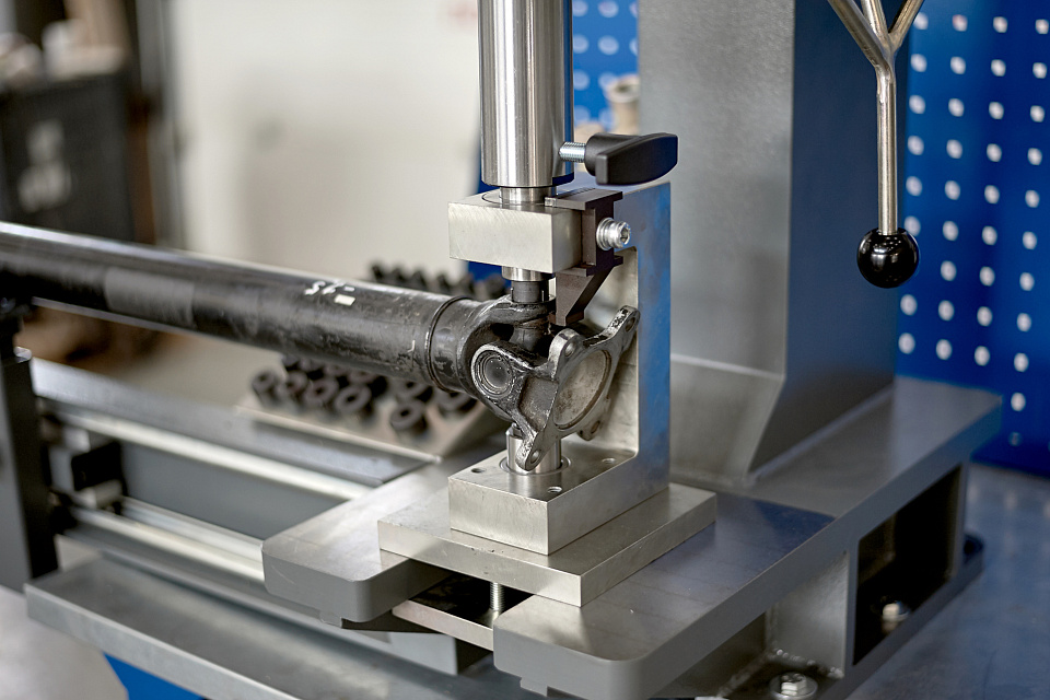 Beam for cardan shafts support BEAM_OPT_PR-6