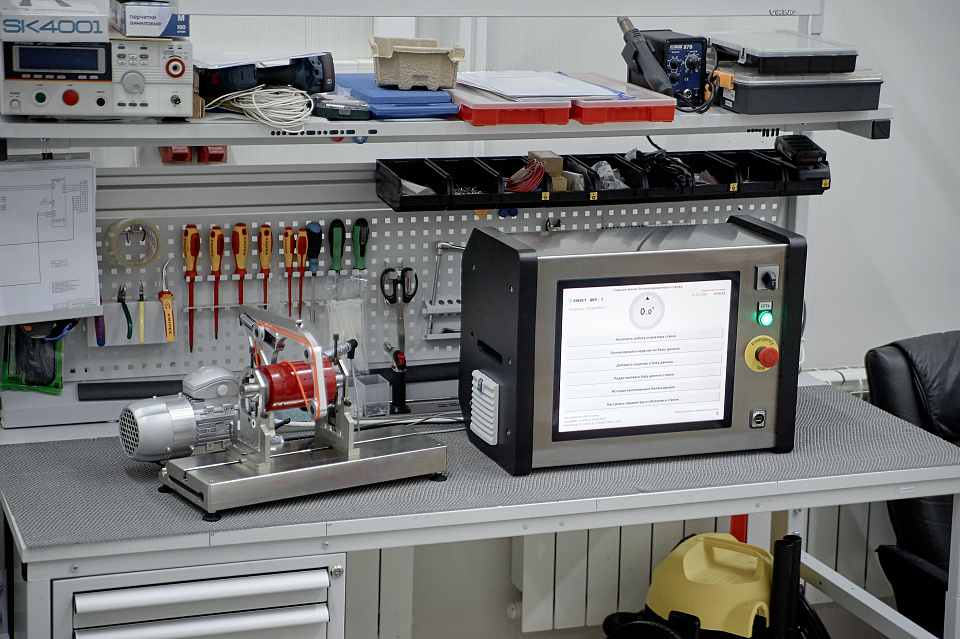 Machine for balancing rotors DBR-3